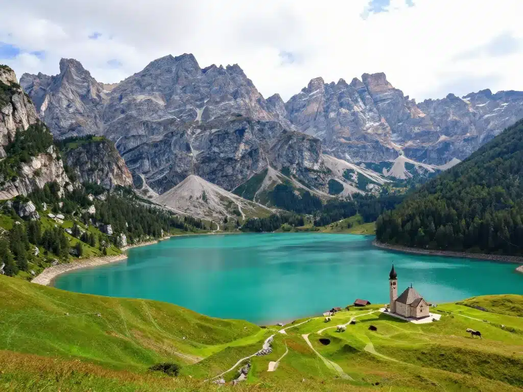 Vue panoramique du barrage de Roseland, patrimoine et lac
